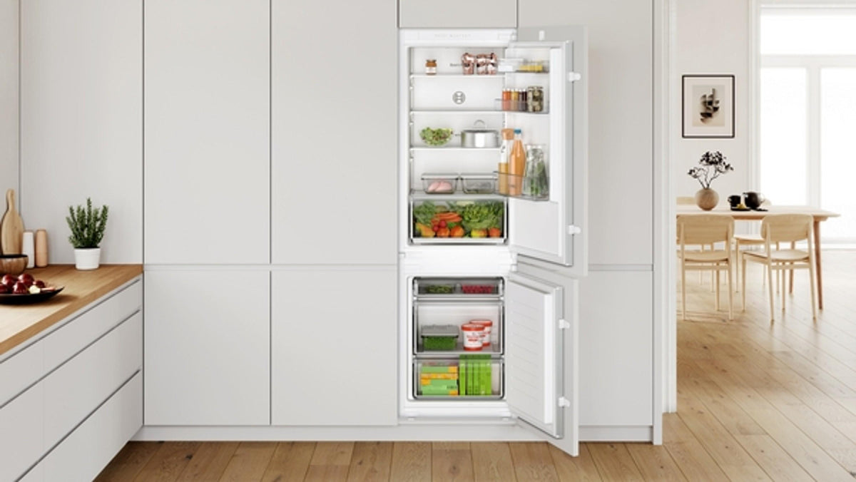 Bosch Serie 2 KIV86NSE0, 267 l, SN-ST, 35 dB, 4,2 kg/24h, E