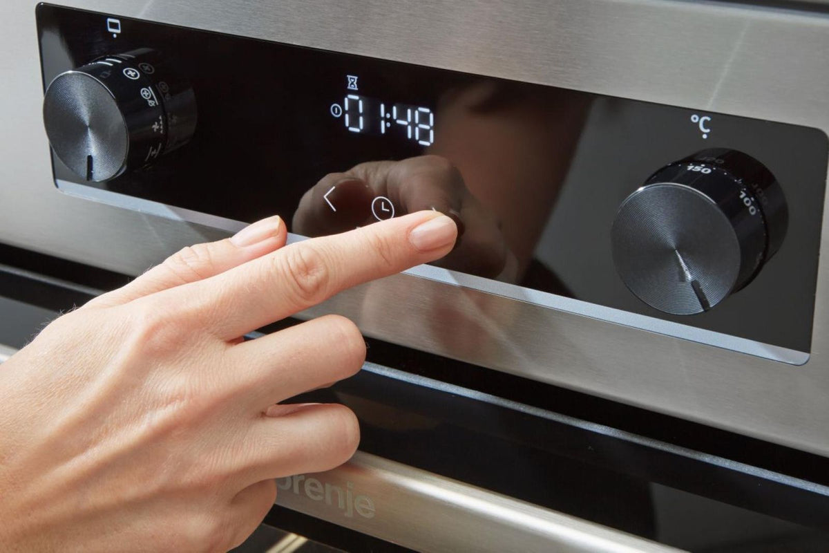 Gorenje GECS5C70XPA Elektroherd mit Glaskeramik-Kochfeld, mit Airfry, FrozenBake und Pizza-Funktion, GentleClose, 50cm Breite